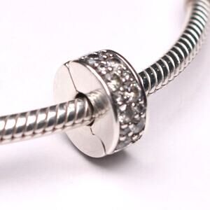 Authentic PANDORA Clear Shining Elegance Clip with Silicone Core
